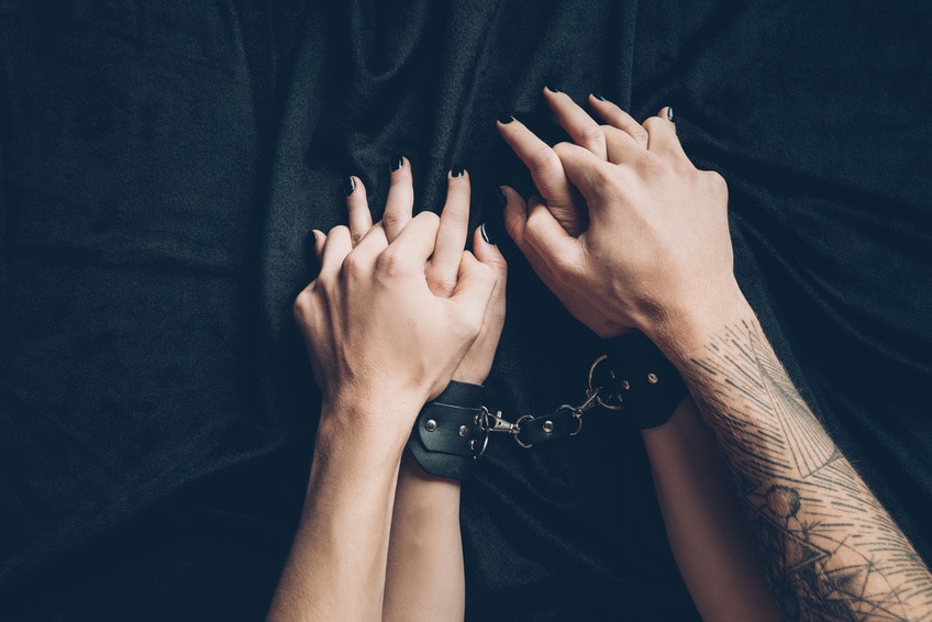 BDSM - Handschellen und Fesseln für das Liebesspiel