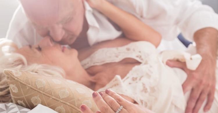 Die größten Sex-Irrtümer - Im Alter verliert Sex an Bedeutung